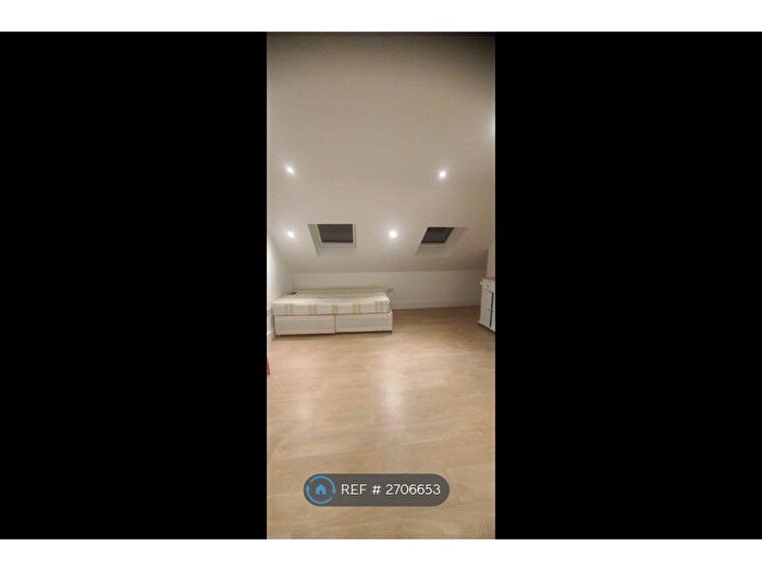 Studio To Rent In College Road, Cheshunt, Waltham Cross, EN8