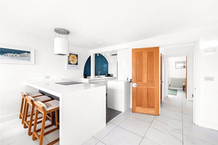 3 Bedroom Flat To Rent In Sussex Square, Brighton, East Sussex, BN2