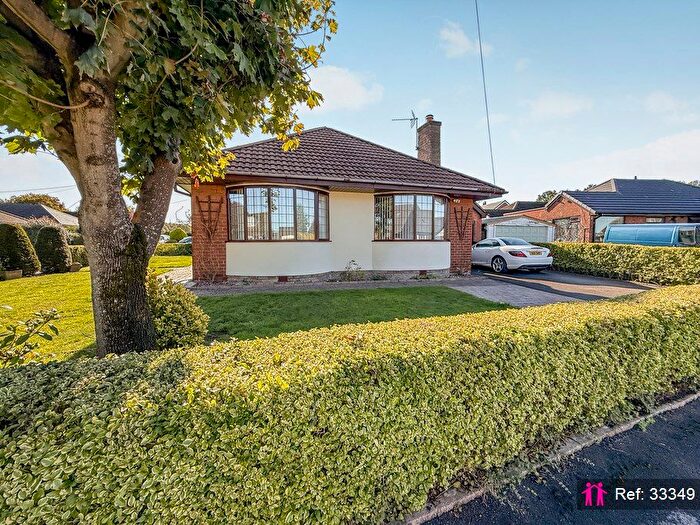 3 Bedroom Detached Bungalow For Sale In Clovelly Drive, Wigan, WN8