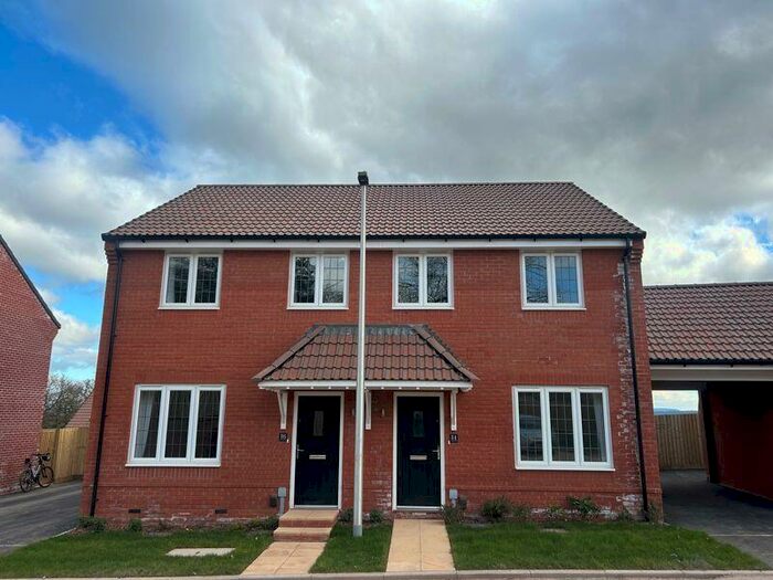 3 Bedroom Semi-Detached House To Rent In Lang Hill, Exeter, EX1