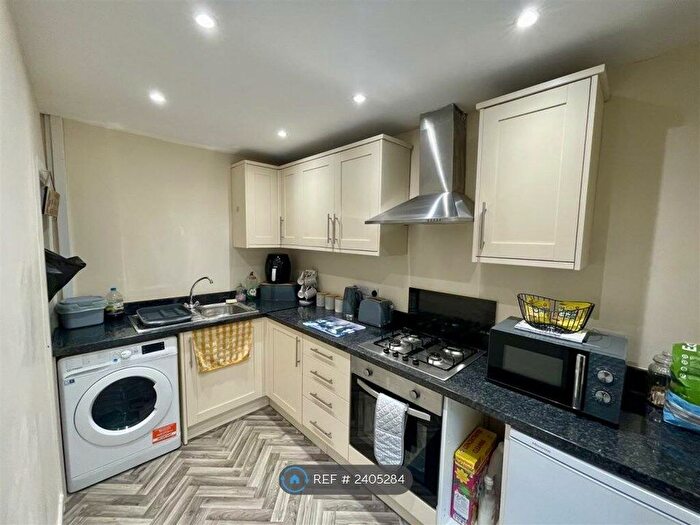 2 Bedroom Flat To Rent In Llandaff Road, Cardiff, CF11