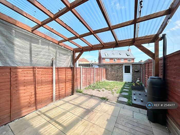 4 Bedroom Terraced House To Rent In Periwinkle Close, Sittingbourne, ME10