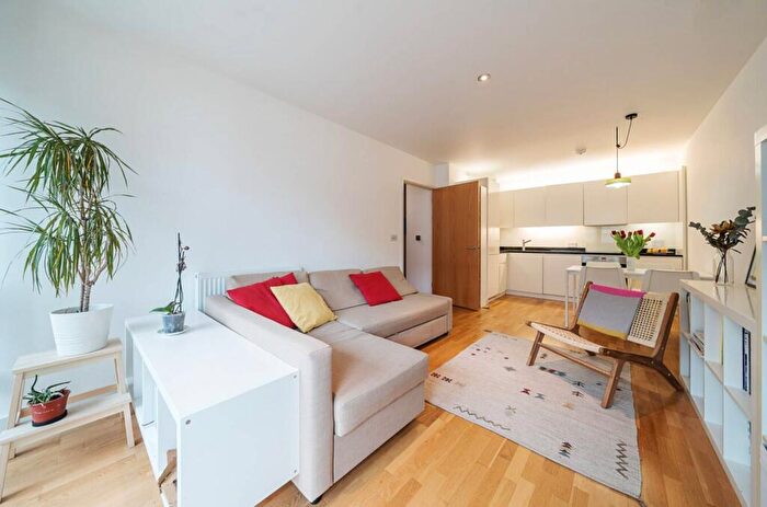 2 Bedroom Flat For Sale In Amelia Street, Elephant And Castle, London, SE17