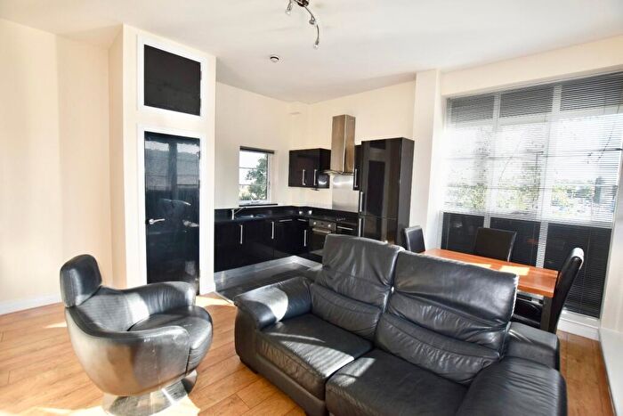 2 Bedroom Apartment To Rent In Arran Court, Woodborough Road, Nottingham, NG3