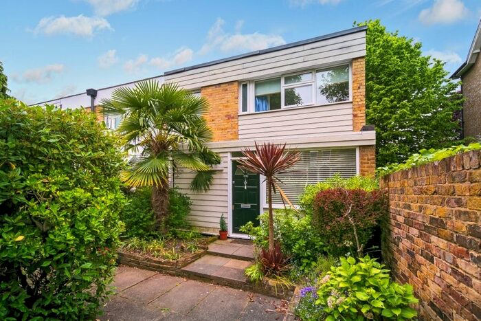3 Bedroom End Of Terrace House To Rent In Kew Gardens Road, Kew, Richmond, TW9