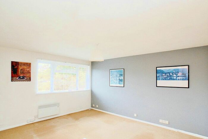 1 Bedroom Maisonette To Rent In Willowhayne Drive, Walton-On-Thames, KT12