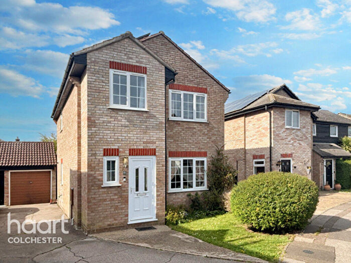 3 Bedroom Detached House For Sale In Shepherds Croft, Colchester, CO3