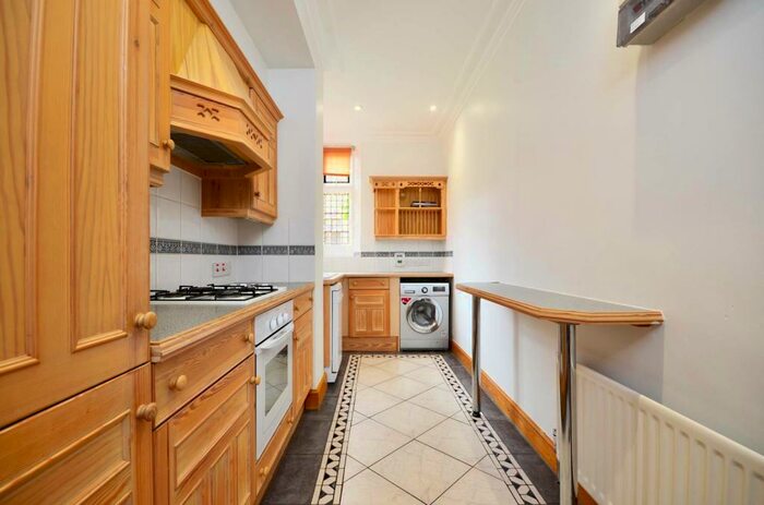 2 Bedroom Flat To Rent In Oldfield Wood, Maybury, Woking, GU22