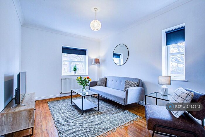 2 Bedroom Flat To Rent In Tall Tree Court, Romford, RM1