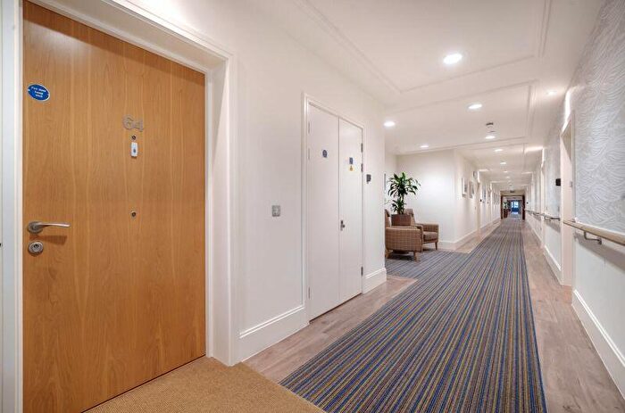 1 Bedroom Apartment For Sale In Hampshire Lakes, Oakleigh Square, Yateley Retirement Property, GU46