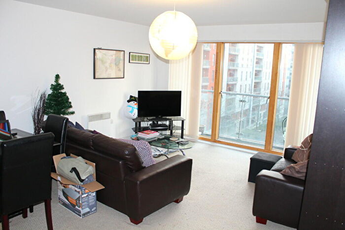 2 Bedroom Apartment To Rent In Britton House (Lo), Lord Street, M4