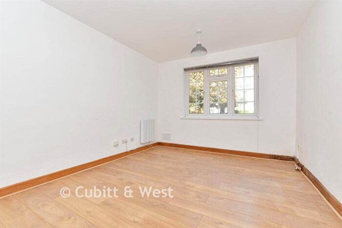 1 Bedroom Flat For Sale In Bucklers Way, Carshalton, Surrey, SM5