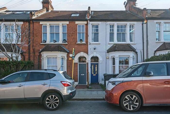 3 Bedroom Duplex For Sale In Cavendish Road, London, SW12