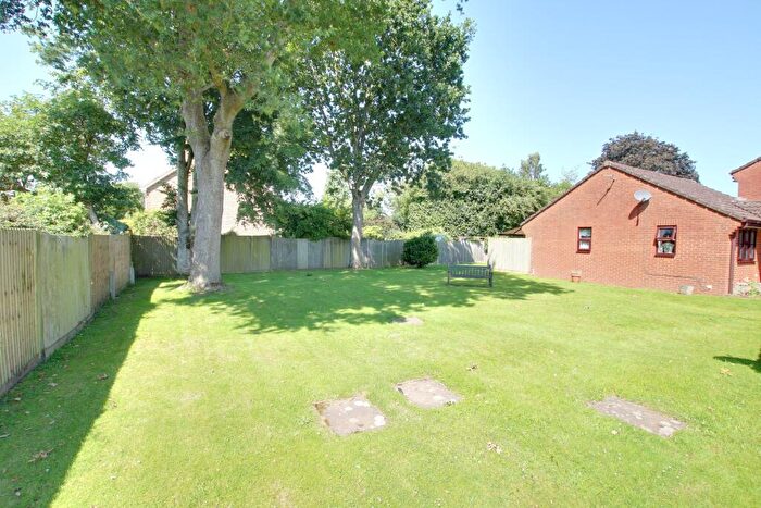 2 Bedroom Bungalow For Sale In Rookwood View, Denmead, PO7