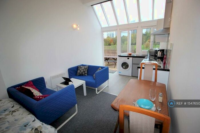 Studio To Rent In Kennington Lane, London, SE11