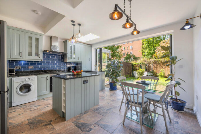 3 Bedroom Terraced House To Rent In St. Pauls Road, Islington, N1