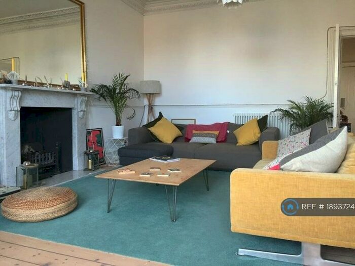 3 Bedroom Flat To Rent In Brighton Place, Edinburgh, EH15