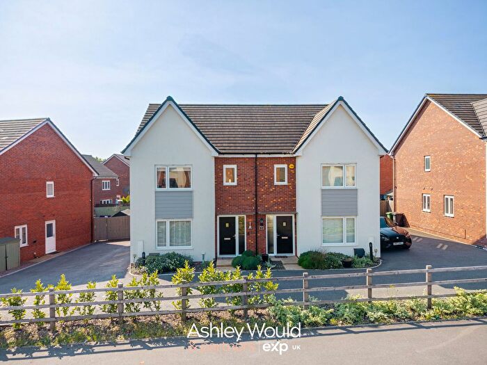 3 Bedroom Semi-Detached House For Sale In Wigse Avenue, Kidderminster, DY11