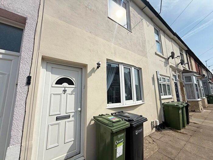 3 Bedroom Terraced House To Rent In Gruneisen Road, Stamshaw, PO2