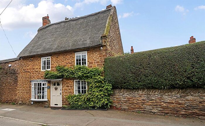 3 Bedroom Character Property For Sale In Main Road, Crick, Northampton, NN6