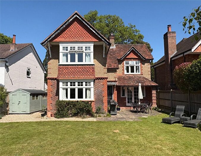 3 Bedroom Detached House For Sale In Red House Lane, Elstead, GU8