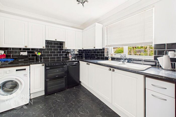 2 Bedroom Detached Bungalow For Sale In Sutton Crescent, Freethorpe, Norwich, NR13