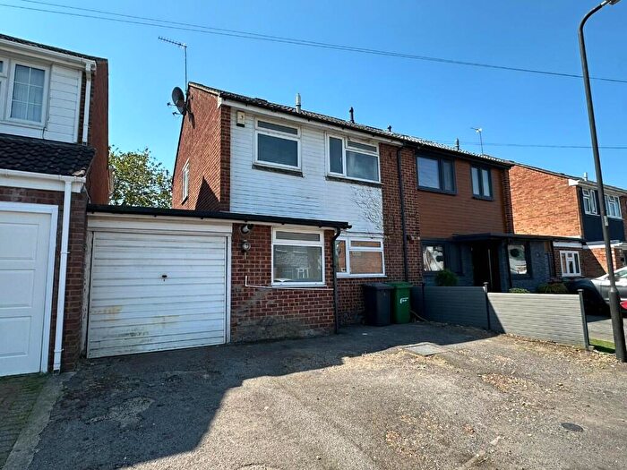 4 Bedroom Semi-Detached House To Rent In Lorne Close, Slough, Berkshire, SL1