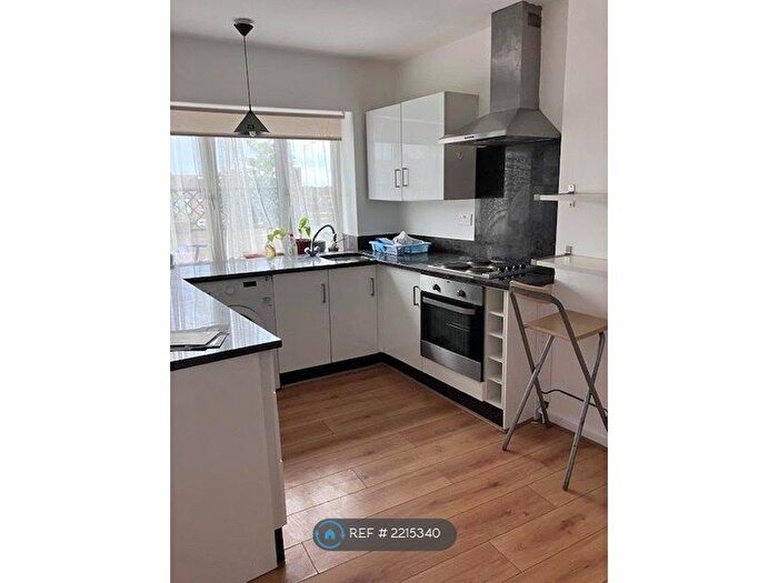 2 Bedroom Flat To Rent In Chingford, London, E4