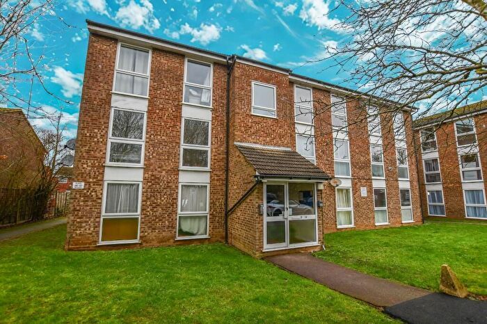 2 Bedroom Flat For Sale In Wyedale, London Colney, St.Albans, AL2