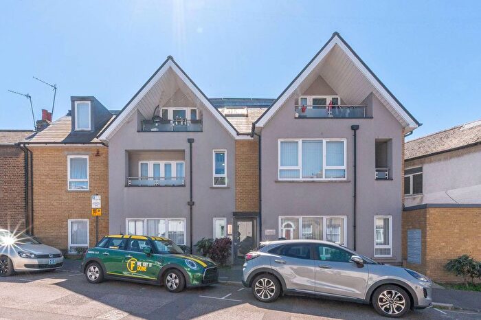 2 Bedroom Flat For Sale In Bishops Road, Croydon, CR0