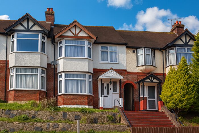 3 Bedroom Terraced House For Sale In Crawley Green Road, Luton, LU2