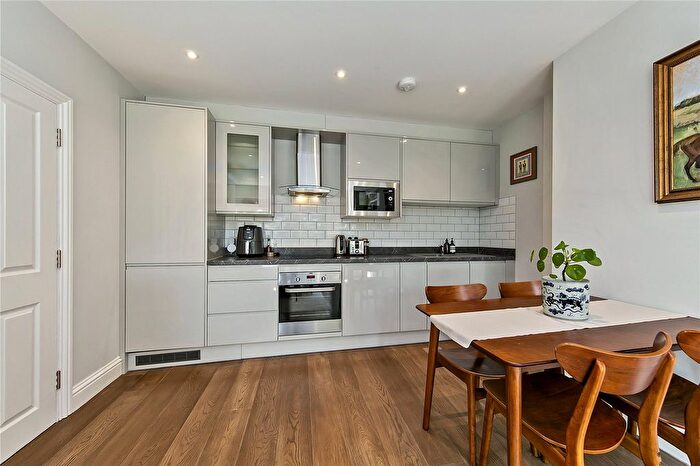1 Bedroom Flat For Sale In Richmond Road, East Twickenham, TW1