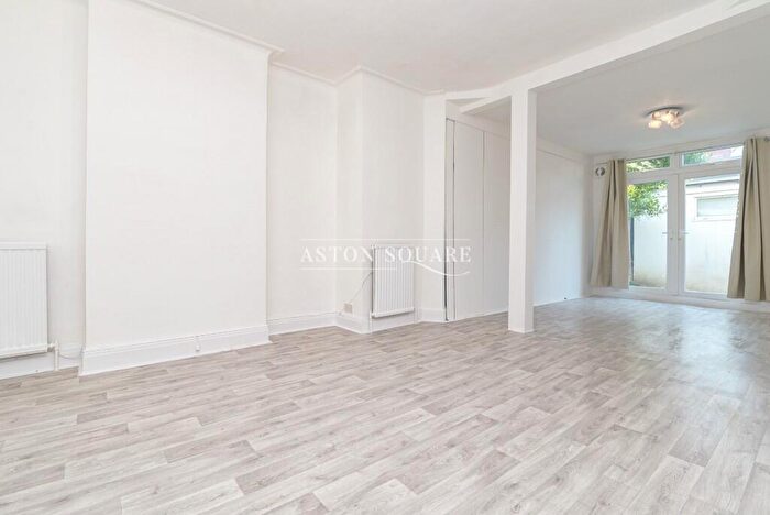 5 Bedroom Detached House To Rent In Ambrose Avenue, London, NW11