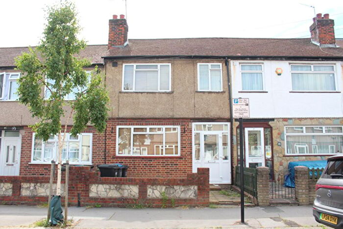 3 Bedroom Terraced House For Sale In Kynaston Avenue, Thornton Heath, CR7