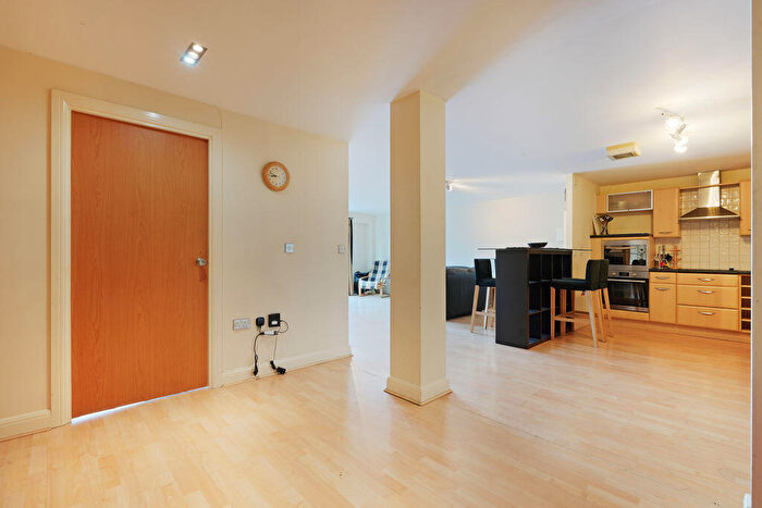 3 Bedroom Apartment To Rent In Royal Plaza, Westfield Terrace, City Centre, S1
