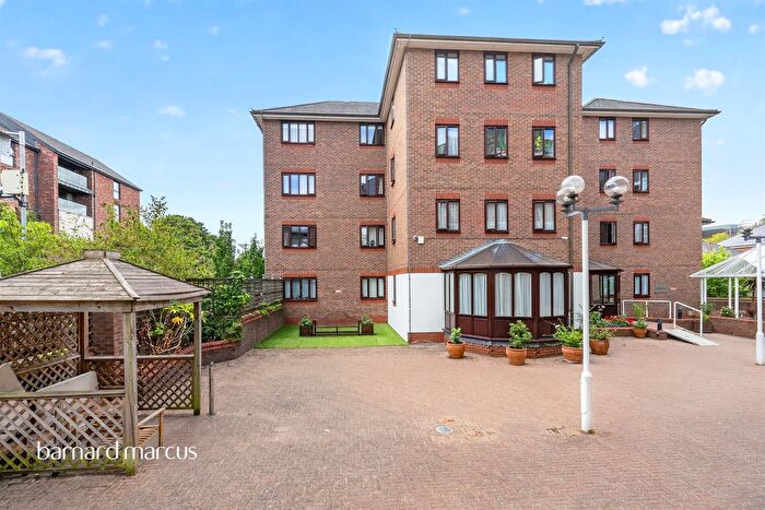1 Bedroom Flat For Sale In Upper High Street, Epsom, KT17