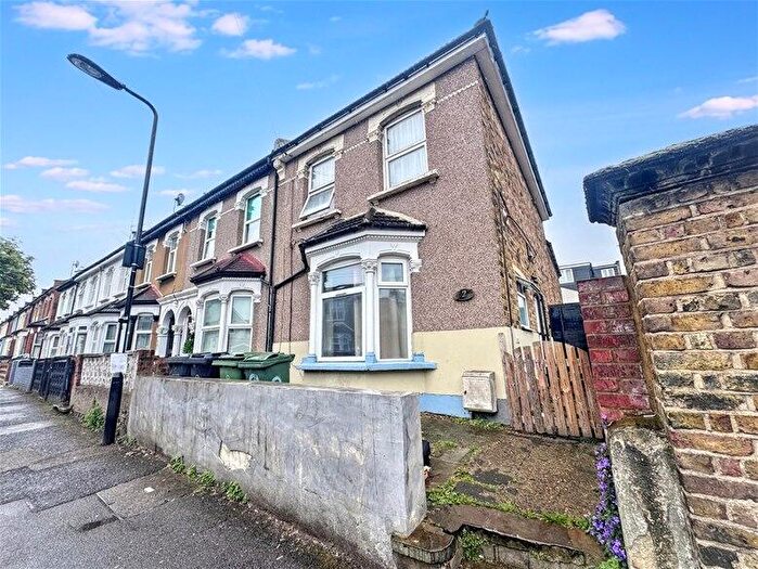 2 Bedroom Flat To Rent In St Georges Road, Leyton, E10