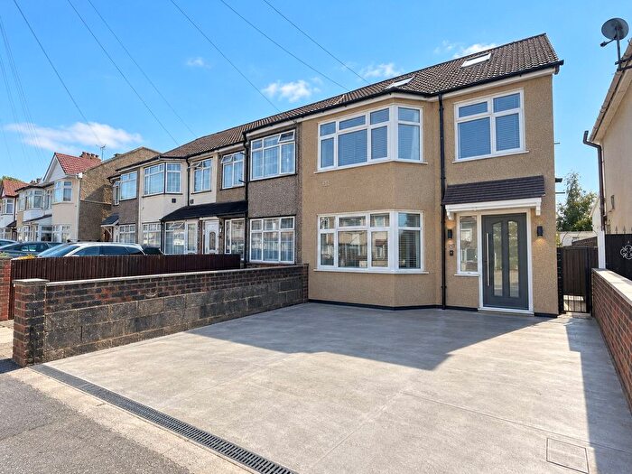 5 Bedroom End Terrace House To Rent In Clifford Road, Hounslow, Greater London, TW4