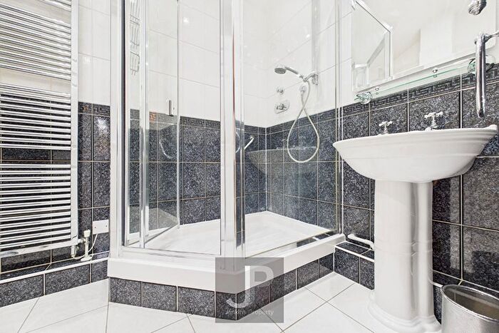 1 Bedroom Flat To Rent In Coxtie Green Road, Pilgrims Hatch, Brentwood, CM14