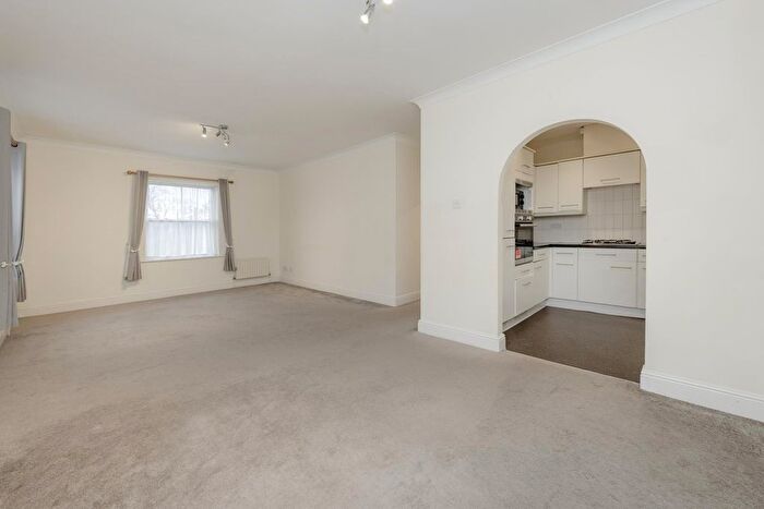 2 Bedroom Flat For Sale In Devonshire House, Woodside Park, London, N12