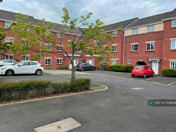 2 Bedroom Flat To Rent In Dingle Close, Radcliffe, Manchester, M26
