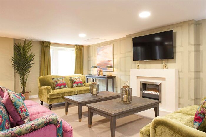 2 Bedroom Apartment To Rent In Bath Road, Devizes, Wiltshire, SN10