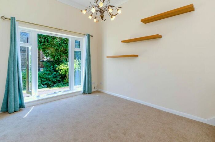 1 Bedroom Flat To Rent In Farnham Road, Guildford, GU2