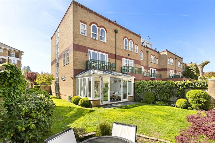 4 Bedroom End Of Terrace House For Sale In Trinity Church Road, Barnes, London, SW13