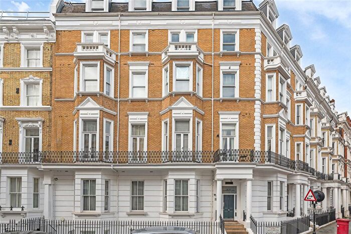 2 Bedroom Flat For Sale In Knaresborough Place, Earl's Court, SW5