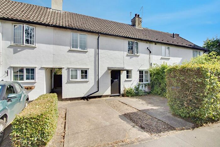 3 Bedroom Terraced House For Sale In Handside Lane, Welwyn Garden City, AL8