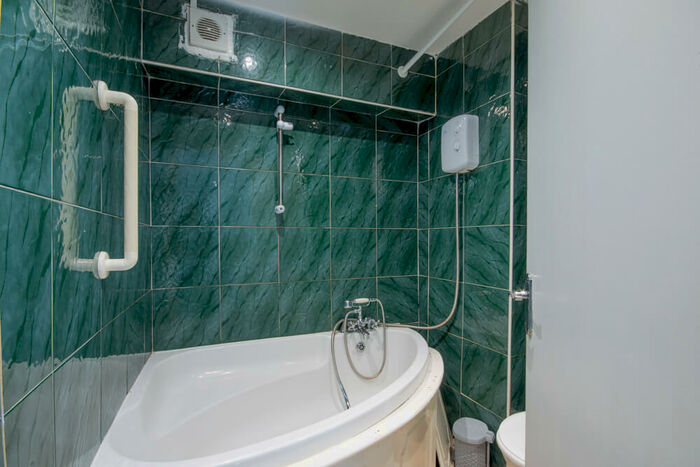 4 Bedroom Flat To Rent In Viewcraig Street Edinburgh United Kingdom, EH8