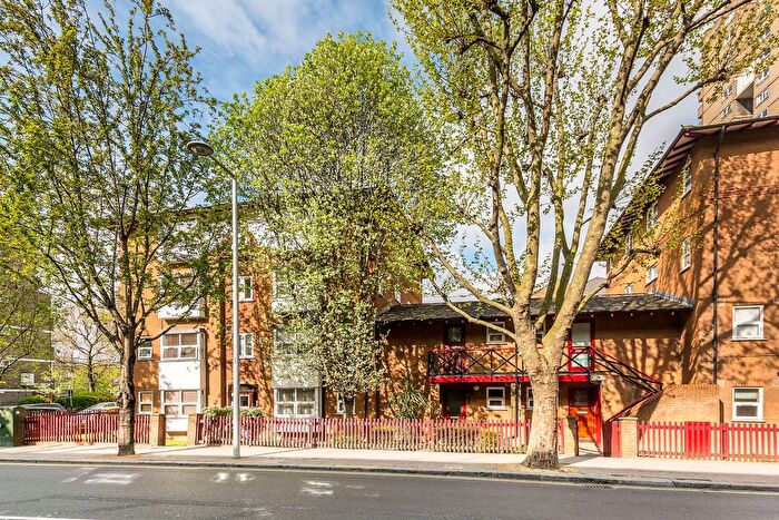 Studio For Sale In Bramley Road, Ladbroke Grove, London, W10