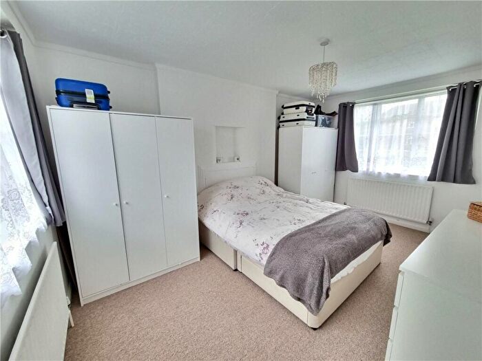 3 Bedroom Apartment For Sale In Stepney Green, London, E1