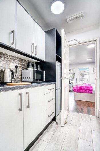 1 Bedroom Apartment To Rent In Pershore Road, Stirchley, Birmingham, B30